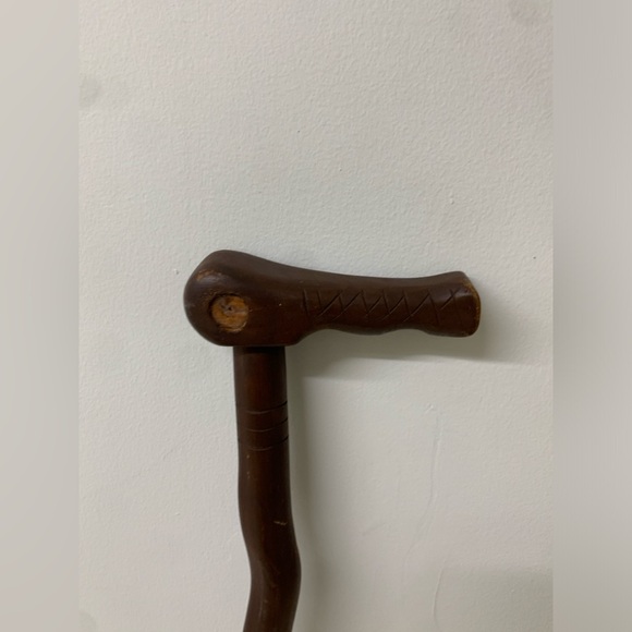 Vtg Craft Made Folk Art Fugural Aligator Head Twisted Wood Walking Stick Cane - Picture 4 of 10